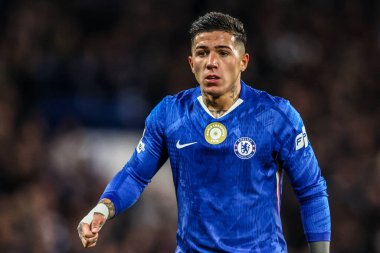 Chelsea 'den Enzo Fernnndez UEFA Şampiyonlar Ligi Maçı sırasında Stamford Köprüsü, Londra, 25 Kasım 2025