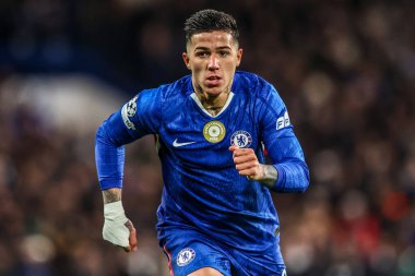 Chelsea 'den Enzo Fernnndez UEFA Şampiyonlar Ligi Maçı sırasında Stamford Köprüsü, Londra, 25 Kasım 2025