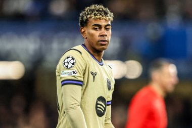 UEFA Şampiyonlar Ligi Maçı sırasında Barcelona 'dan Lamine Yamal Stamford Köprüsü, Londra, 25 Kasım 2025