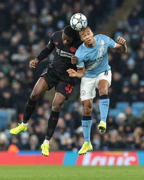 Bayer 04 'ten Christian Kofane Leverkusen ve Manchester City' den Nathan Ake Manchester City, Manchester Stadyumu 'nda oynanan 8 Manchester City maçının 5' inci gününde top için mücadele ediyorlar.