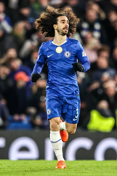 Chelsea 'li Marc Cucurella, UEFA Şampiyonlar Ligi Maçı sırasında Stamford Bridge, Londra, 25 Kasım 2025' te Chelsea - Barcelona maçında