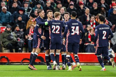 PSV Eindhoven 'dan İvan Perisiç, UEFA Şampiyonlar Ligi Maçı' nda 8 maçın 5 'inde Liverpool PSV Eindhoven' a karşı Anfield, Liverpool, Birleşik Krallık 'ta 26 Kasım 2025' te 0-1 kazanma hedefini kutluyor.