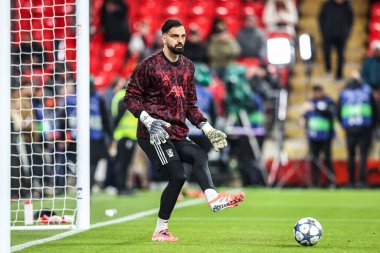 Liverpool kalecisi Giorgi Mamardashvili, UEFA Şampiyonlar Ligi Maçı 'nda maç öncesi ısınma oturumunda Liverpool' a karşı PSV Eindhoven, Anfield, Liverpool, Birleşik Krallık 'ta, 26 Kasım 2025