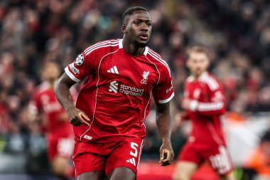 Liverpool 'dan İbrahima Konat, UEFA Şampiyonlar Ligi Maçı sırasında Liverpool' un 5 'inde Anfield, Liverpool' da PSV Eindhoven 'a karşı, 26 Kasım 2025