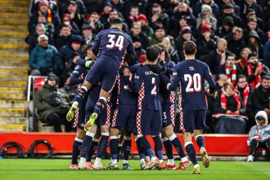 PSV Eindhoven 'dan İvan Perisiç, UEFA Şampiyonlar Ligi Maçı' nda 8 maçın 5 'inde Liverpool PSV Eindhoven' a karşı Anfield, Liverpool, Birleşik Krallık 'ta 26 Kasım 2025' te 0-1 kazanma hedefini kutluyor.