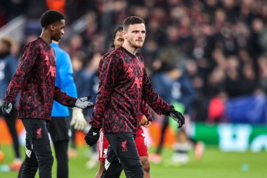 Liverpool 'dan Andrew Robertson, UEFA Şampiyonlar Ligi Maçı' nda maç öncesi ısınma oturumunda Liverpool 'un PSV Eindhoven' a karşı 26 Kasım 2025 'de Anfield, Liverpool, Birleşik Krallık' ta oynadığı maçta