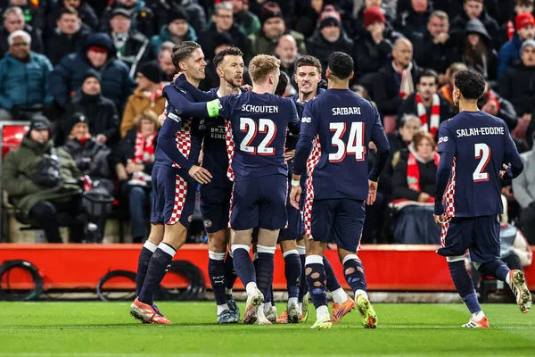 PSV Eindhoven 'dan İvan Perisiç, UEFA Şampiyonlar Ligi Maçı' nda 8 maçın 5 'inde Liverpool PSV Eindhoven' a karşı Anfield, Liverpool, Birleşik Krallık 'ta 26 Kasım 2025' te 0-1 kazanma hedefini kutluyor.