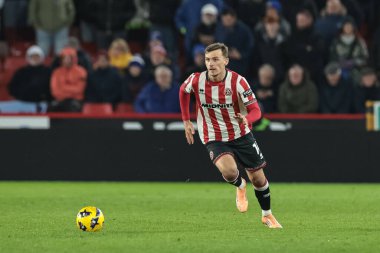 Sheffield United takımından Harrison Burrows, 26 Kasım 2025 'te Sheffield Lane, İngiltere' de oynanan ve Sheffield United 'ın Portsmouth' a karşı oynadığı Sky Bet Şampiyonası maçında topa vuruyor.