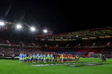 Takımlar, UEFA Avrupa Ligi Maçı 'nda oynanan maçtan önce, 27 Kasım 2025' te Nottingham Ormanı 'nın Malmö FF' ye karşı oynadığı City Ground, Nottingham, İngiltere maçında hizaya girerler. 