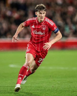 Nottingham Ormanı 'ndan Ryan Yates UEFA Avrupa Ligi Maçı sırasında 8 Nottingham Ormanı' nın 5 'inci gününde Malmö FF' ye karşı City Ground, Nottingham, İngiltere, 27 Kasım 2025 