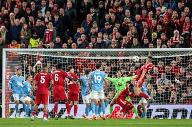 Nottingham Ormanı 'ndan Nikola Milenkoviç, 27 Kasım 2025' te İngiltere 'nin Nottingham kentinde oynanan 8 Nottingham Ormanı' nın 5 'inci maçında kaleye ilerliyor. 