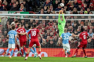 Malmö FF 'den Melker Ellborg, 27 Kasım 2025' te Nottingham City Ground, Nottingham, İngiltere 'de oynanan 8 maçın 5' inde topu açık bir şekilde atıyor. 