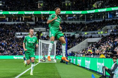 Newcastle United takımından Malick Thiaw, İngiltere 'nin Liverpool şehrindeki Hill Dickinson Stadyumu' nda oynanan Premier League maçı Everton - Newcastle United maçında 0-4 'lük galibiyetini kutluyor. 