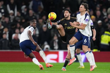Fulham 'dan Raul Jimenez Premier Lig maçında Tottenham Hotspur Fulham' a karşı Tottenham Hotspur Stadyumu 'nda 29 Kasım 2025 tarihinde top kazandı. 
