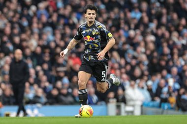 Leeds United takımından Pascal Struijk, Manchester City ile Leeds United maçında 29 Kasım 2025 'te Etihad Stadyumu' nda top ile karşılaştı. 