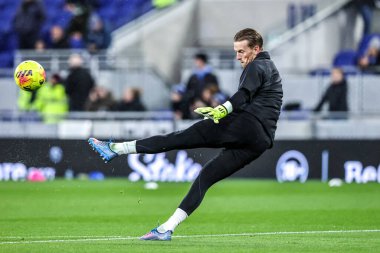 Everton kalecisi Jordan Pickford Premier League maçında Everton - Newcastle United maçı sırasında İngiltere 'nin Liverpool kentinde 29 Kasım 2025' te oynanan maç öncesi ısınma maçında 