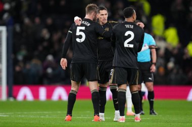 Fulham oyuncuları, Tottenham Hotspur 'a karşı Tottenham Hotspur Stadyumu, Londra, Birleşik Krallık' ta 29 Kasım 2025 'te oynanan Premier League maçında galibiyeti kutladılar. 