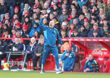 Sean Dyche Nottingham Ormanı teknik direktörü Premier Lig maçı sırasında Nottingham Forest, Brighton ve Hove Albion 'a karşı City Ground, Nottingham, İngiltere, 30 Kasım 2025 