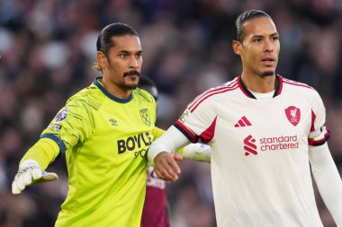Liverpool 'dan Virgil van Dijk ve West Ham United' dan Alphonse Areola Premier Lig karşılaşmasında Liverpool 'a karşı Londra Stadyumu, Londra, İngiltere, 30 Kasım 2025 