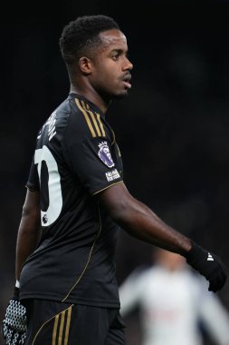 Premier Lig maçında Fulham 'dan Ryan Sessegnon Tottenham Hotspur' a karşı Fulham Stadyumu, Londra, 29 Kasım 2025 