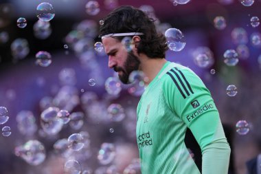 ,Liverpool 'dan Alisson Becker, 30 Kasım 2025' te Londra Stadyumu 'nda oynanan Premier League maçı öncesinde West Ham United Liverpool' a karşı. 
