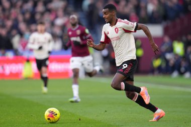 Premier Lig karşılaşmasında Liverpool 'dan Alexander Isak, 30 Kasım 2025' te Londra 'daki Liverpool Stadyumu' nda West Ham United 'a karşı Liverpool maçında topun üstündeydi. 