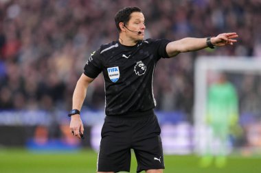 Hakem Darren England Premier Lig karşılaşmasında West Ham United Liverpool 'a karşı Londra Stadyumu, Londra, İngiltere, 30 Kasım 2025 