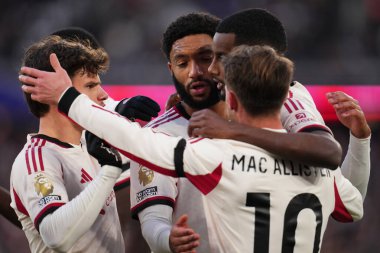 Liverpool oyuncuları 30 Kasım 2025 'te Londra' daki Londra Stadyumu 'nda oynanan Premier League maçında Liverpool karşısında 0-1 öne geçtiler. 