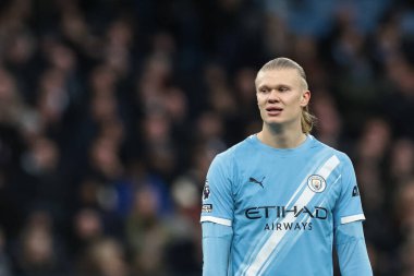 Manchester City 'den Erling Haaland, Manchester City - Leeds United maçında 29 Kasım 2025' te Etihad Stadyumu 'nda maçı izliyor. 