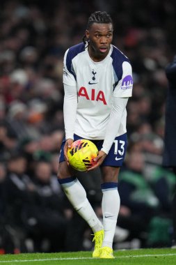 Tottenham Hotspur 'dan Destiny Udogie Premier League maçı sırasında Tottenham Hotspur Fulham' a karşı Tottenham Hotspur Stadyumu, Londra, Birleşik Krallık, 29 Kasım 2025 