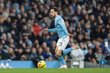 Manchester City 'den Bernardo Silva, Manchester City - Leeds United maçında 29 Kasım 2025' te Etihad Stadyumu 'nda topa vuruyor. 