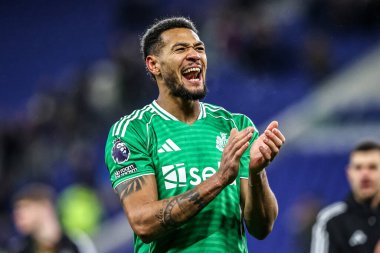 Newcastle United takımından Joelinton, Premier League maçından sonra İngiltere 'nin Liverpool şehrindeki Hill Dickinson Stadyumu' nda oynanan Everton - Newcastle United maçında taraftarları alkışlıyor. 