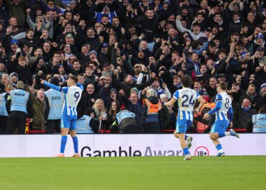 Brighton & Hove Albion takımından Stefanos Tzimas, 30 Kasım 2025 'te İngiltere' nin Nottingham kentinde oynanan Premier League maçı Nottingham Forest ve Hove Albion maçında 0-2 'lik galibiyet golünü kutluyor. 