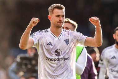 Manchester United takımından Matthijs de Ligt, 30 Kasım 2025 'te İngiltere' nin Selhurst Park kentinde oynanan Premier League maçında Manchester United maçında galibiyeti kutluyor. 