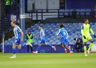 Sheffield Wednesday takımından Charlie McNeill, 29 Kasım 2025 'te İngiltere' nin Sheffield kentinde oynanan ve Çarşamba günü Preston North End 'e karşı oynanan Gökyüzü İddia Şampiyonası maçında 1-0 yenilen golünü kutluyor. 