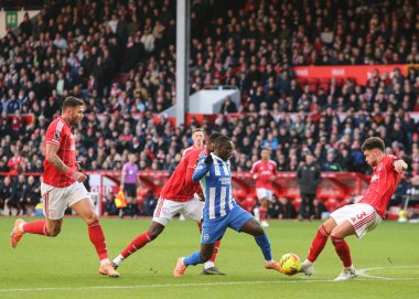 Nottingham Ormanı 'ndan Neco Williams 30 Kasım 2025' te Nottingham Forest, Brighton ve Hove Albion 'a karşı oynanan Premier League maçı sırasında eylemde. 