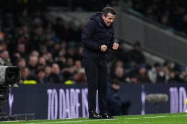 Fulham takımının teknik direktörü Marco Silva, Tottenham Hotspur ile Fulham arasındaki Premier Lig maçını 29 Kasım 2025 'te Londra' daki Tottenham Hotspur Stadyumu 'nda kazandı. 
