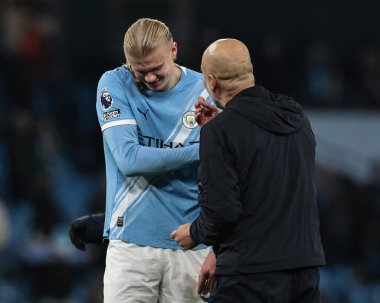 Manchester City 'nin Pep Guardiola teknik direktörü, Manchester City' nin 29 Kasım 2025 'te Etihad Stadyumu' nda oynanan Premier League maçında Manchester City ile Leeds United arasındaki son düdük çaldıktan sonra Manchester City 'den Erling Haaland ile konuştu. 