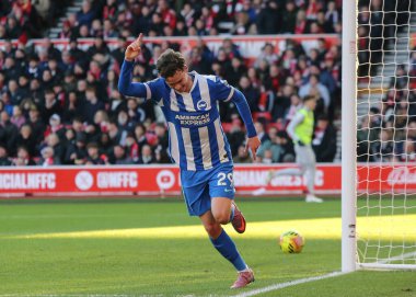 Brighton & Hove Albion takımından Maxim De Cuyper, 30 Kasım 2025 'te İngiltere' nin Nottingham kentinde oynanan Premier Lig maçı Nottingham Forest ve Hove Albion maçında 0-1 'lik galibiyet golünü kutluyor. 