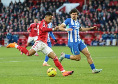 Nottingham Ormanı 'ndan Omari Hutchinson, 30 Kasım 2025' te Nottingham Forest, Brighton ve Hove Albion 'a karşı oynanan Premier League maçı sırasında eylemde. 