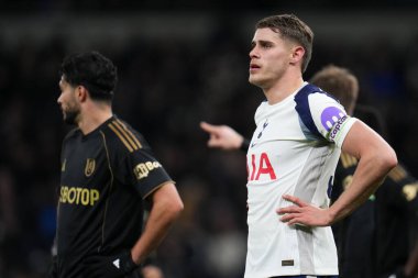 Tottenham Hotspur 'dan Micky van de Ven Premier League maçı sırasında Tottenham Hotspur Fulham' a karşı Tottenham Hotspur Stadyumu, Londra, Birleşik Krallık, 29 Kasım 2025 