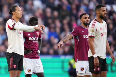 Liverpool 'dan Virgil van Dijk Premier League maçında West Ham United Liverpool' a karşı Londra Stadyumu, Londra, İngiltere, 30 Kasım 2025 