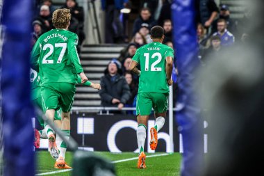 Newcastle United takımından Malick Thiaw, İngiltere 'nin Liverpool şehrindeki Hill Dickinson Stadyumu' nda oynanan Premier League maçı Everton - Newcastle United maçında 0-1 'lik galibiyetini kutluyor. 