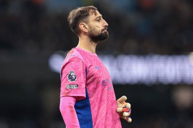 Manchester City kalecisi Gianluigi Donnarumma, Manchester City - Leeds United maçında 29 Kasım 2025 'te Etihad Stadyumu' nda seyrediyor. 