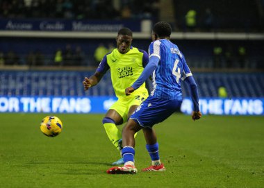 Preston North End takımından Thierry Small, Sheffield Wednesday 'in 29 Kasım 2025' te Hillsborough, Sheffield 'da Preston North End' e karşı oynadığı Gökyüzü İddia Şampiyonası maçında pas attı. 