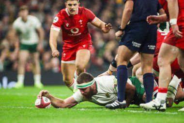 Güney Afrika 'dan Gerhard Steenekamp takımlarını ilk kez Quilter Nations Serisi 2025' te Principality Stadyumu, Cardiff, Birleşik Krallık 'ta Galler - Güney Afrika maçında yaraladı. 