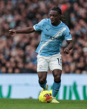 Manchester City 'den Jeremy Doku, Manchester City ile Leeds United' ın 29 Kasım 2025 'te Etihad Stadyumu' nda oynanan Premier League maçında topu aldı. 