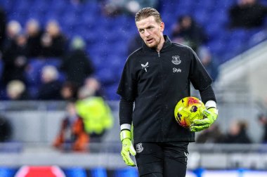 Everton kalecisi Jordan Pickford Premier League maçında Everton - Newcastle United maçı sırasında İngiltere 'nin Liverpool kentinde 29 Kasım 2025' te oynanan maç öncesi ısınma maçında 