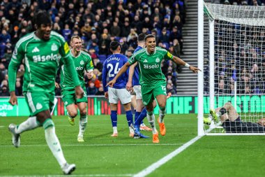 Newcastle United takımından Malick Thiaw, İngiltere 'nin Liverpool şehrindeki Hill Dickinson Stadyumu' nda oynanan Premier League maçı Everton - Newcastle United maçında 0-4 'lük galibiyetini kutluyor. 