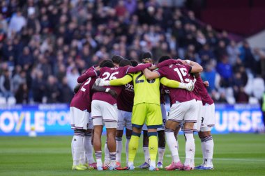 West Ham oyuncuları 30 Kasım 2025 'te Londra' daki Londra Stadyumu 'nda oynanan Premier League maçında West Ham United Liverpool maçının öncesinde toplandılar. 